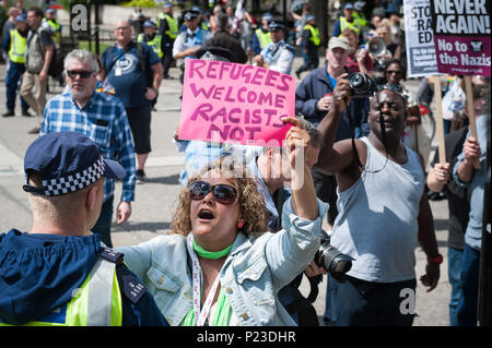 London, 16. Juli 2016. Bis zu 150 English Defence League nehmen an einer Protestkundgebung in Central London. Die EDL Aktivisten hat einen kleinen conting Stockfoto