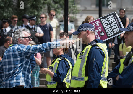 London, 16. Juli 2016. Bis zu 150 English Defence League nehmen an einer Protestkundgebung in Central London. Die EDL Aktivisten hat einen kleinen conting Stockfoto
