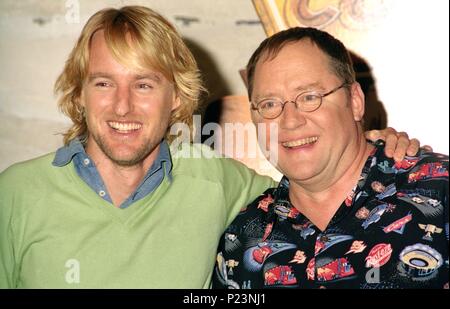 19 / 05 / 2006; Barcelona, Spanien. Regisseur John LASSETER und Schauspieler Owen Wilson (Lightning McQueen's Stimme) an der "Cars" Europäische Premiere, der letzte Disney/Pixar Produktion, im Hotel Künste gehalten Stockfoto