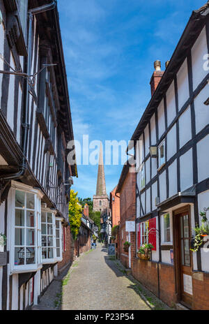 Traditionelle Straße mit Kopfsteinpflaster in der Altstadt, Church Lane, Ledbury, Herefordshire, England, Großbritannien Stockfoto