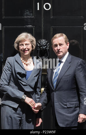 Downing Street, London, 26. Juli 2016. Irischen Taoiseach (Premierminister) Enda Kenny kommt an der Downing Street Gespräche mit der britische Premierminister Bayerns zu halten Stockfoto