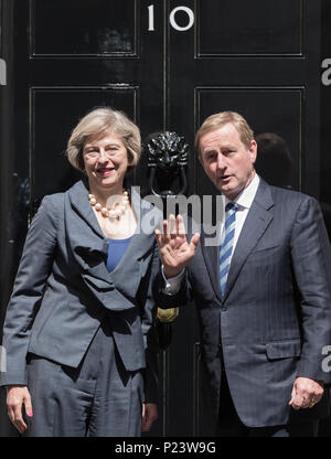 Downing Street, London, 26. Juli 2016. Irischen Taoiseach (Premierminister) Enda Kenny kommt an der Downing Street Gespräche mit der britische Premierminister Bayerns zu halten Stockfoto