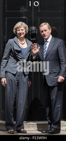 Downing Street, London, 26. Juli 2016. Irischen Taoiseach (Premierminister) Enda Kenny kommt an der Downing Street Gespräche mit der britische Premierminister Bayerns zu halten Stockfoto