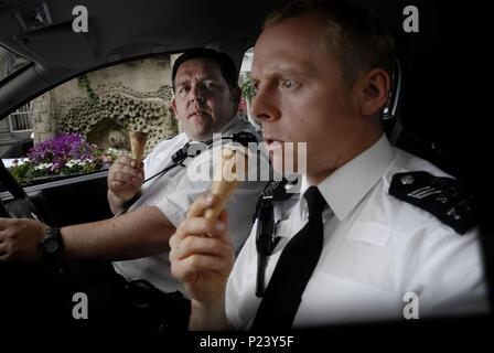 Original Film Titel: HOT FUZZ. Englischer Titel: HOT FUZZ. Regisseur: Edgar Wright. Jahr: 2007. Stars: NICK FROST und Simon Pegg. Credit: WORKING TITLE FILMS/NETTHEIM, matt/Album Stockfoto