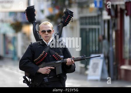 Original Film Titel: HOT FUZZ. Englischer Titel: HOT FUZZ. Regisseur: Edgar Wright. Jahr: 2007. Stars: Simon Pegg. Credit: WORKING TITLE FILMS/NETTHEIM, matt/Album Stockfoto