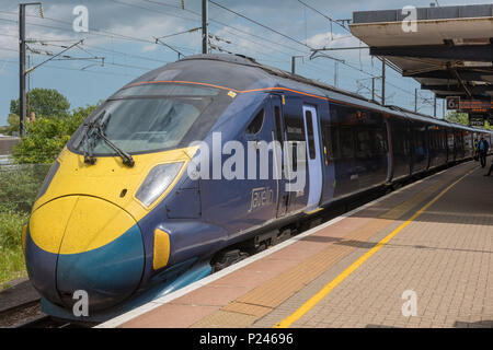 Eine Klasse 395 javelin Zug in die Plattform am internationalen Bahnhof Ashford, die Routen in Kent fron London St Pancras Station auf den Kontinent. Stockfoto