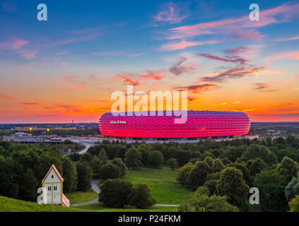 Deutschland, München, Fußball-Stadion, die Allianz Arena, die in den Jahren 2002 bis 2005 gebaut, Architekten Herzog und de Meuron, Covertex Fassade Stockfoto