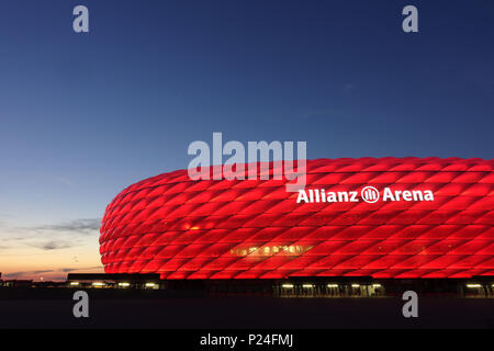 Deutschland, München, Fußball-Stadion, die Allianz Arena, die in den Jahren 2002 bis 2005 gebaut, Architekten Herzog und de Meuron, Covertex Fassade Stockfoto