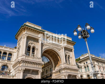Triumphbogen am Eingang der Galleria Vittorio Emanuele II, Münsterplatz, Piazza del Duomo, Mailand, Italien, Europa Stockfoto