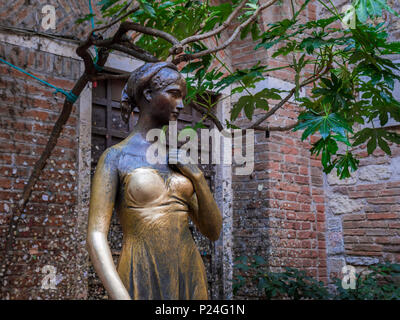 Statue der Julia, Casa di Giulietta oder Haus der Julia, Verona, Venetien, Italien, Europa Stockfoto