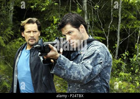 Original Film Titel: Battlestar Galactica. Englischer Titel: Battlestar Galactica. Regisseur: MICHAEL RYMER. Jahr: 2004. Stars: JAMES REMAR; Jamie Bamber. Credit: SCI-FI CHANNEL/Album Stockfoto