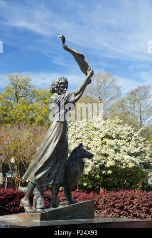 Savannah Georgia. Winkende girl Statue entlang der Savannah River Front. Stockfoto