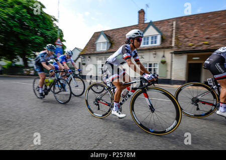 OVO Energie Frauen Tour durch Großbritannien Radrennen durch Bramford, Suffolk, Großbritannien. Coryn Rivera von Team Sunweb Stockfoto