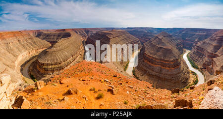 Panoramablick auf San Juan River von Goosenecks State Park, San Juan, Mexican Hat, Utah, USA Stockfoto