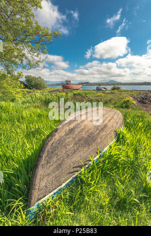 Holz- Fischerboot in Roundstone. Galway, Provinz Connacht, Irland. Stockfoto