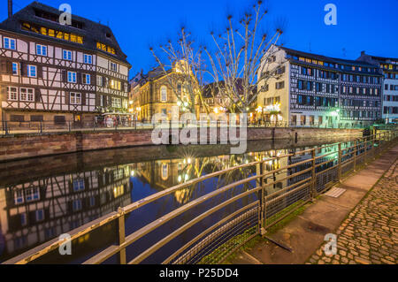 In der Nacht Petit France, Straßburg, Elsass, Grand Est, Bas-Rhin, Frankreich Stockfoto