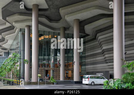 Singapur - 10. Juni 2018: Park Royal Hotel in Singapur, heißt Hotel in einem Garten. Eingang Aussicht Stockfoto