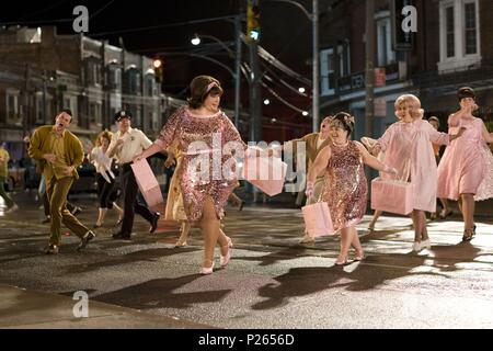 Original Film Titel: Hairspray. Englischer Titel: Hairspray. Regisseur: ADAM SHANKMAN. Jahr: 2007. Stars: John TRAVOLTA; NICOLE BLONSKY. Credit: GABRIEL SIMON PRODUKTION DIENSTLEISTUNGEN / HANDLUNG UNTERHALTUNG // JAMES, David/Album Stockfoto