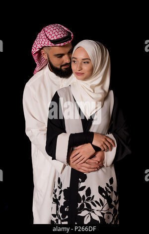 Weißer mann aus muslimischen mädchen