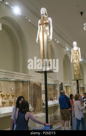 "Himmelskörper" Fashion Institute Ausstellung im Metropolitan Museum of Art, New York, USA Stockfoto