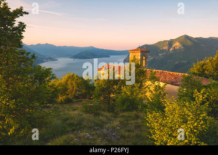 Iseo See Blick von San Defendente Hill, Provinz Bergamo, Lombardei, Italien. Stockfoto