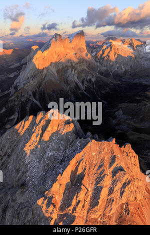 Luftaufnahme von Colac, Gran Vernel und Marmolada, Dolomiten, Trentino Alto Adige, Italien Stockfoto