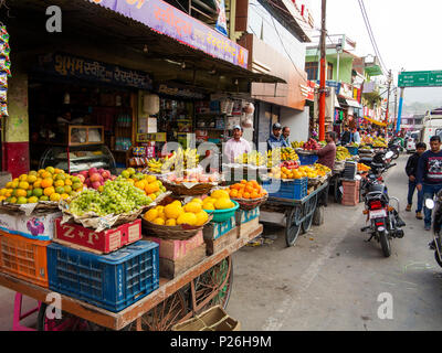 Obst in der Champawatt Stadt ausgeht, Kumaon Hügel, Uttarakhand, Indiaa Stockfoto