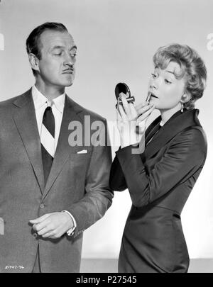 Original Film Titel: FRAGEN SIE EINEN MÄDCHEN. Englischer Titel: FRAGEN SIE EINEN MÄDCHEN. Regisseur: CHARLES WALTERS. Jahr: 1959. Stars: David Niven, SHIRLEY MACLAINE. Credit: MGM /Album Stockfoto