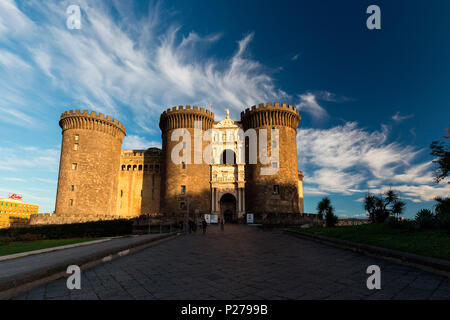 Italien, Kampanien, Provinz Neapel, Neapel. Castel Nuovo, auch als Maschio Angioino bekannt. Stockfoto