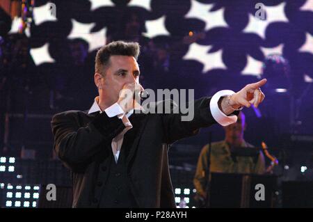 17./06/ 2006; Estadio Vicente Calderon. Madrid. Loquillo durante El concierto. Stockfoto