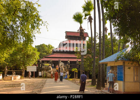 Inwa (Ava) Bagaya Kyaung Kloster, Mandalay, Myanmar (Birma) Stockfoto