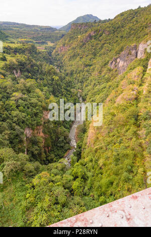 Nawnghkio, Tal der Gohtwin Stream an Goteik Viadukt (Gohteik Teik, Kr), Bahn Gestellbrücke, Shan Staat, Myanmar (Birma) Stockfoto