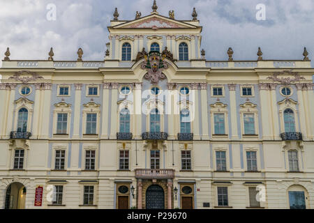 Vor Erzbischof's Palace in Prag Stockfoto