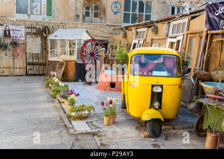 Isfahan, Iran - 21. März 2018: Antiquitäten im Innenhof an der Grand Bazaar Stockfoto