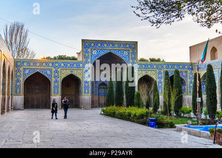 Isfahan, Iran - 21. März 2018: Garten im Gebiet von Shah Moschee oder Imam Moschee Stockfoto
