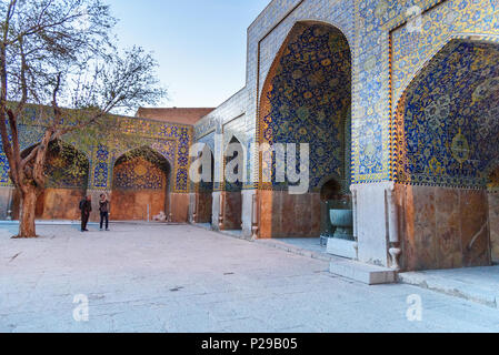 Isfahan, Iran - 21. März 2018: Garten im Gebiet von Shah Moschee oder Imam Moschee Stockfoto
