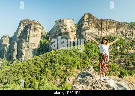 Meteora, Kalampáka, Griechenland, wo Orthodoxe Klöster auf natürlichen Pfeilern sitzen. Stockfoto