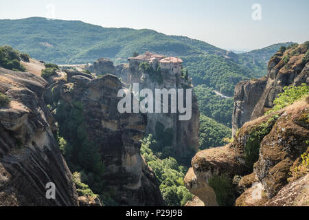 Meteora, Kalampáka, Griechenland, wo Orthodoxe Klöster auf natürlichen Pfeilern sitzen. Stockfoto