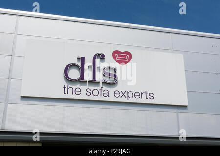 DFS, das Sofa Experten, außen Shop mit Zeichen, Großbritannien Stockfoto