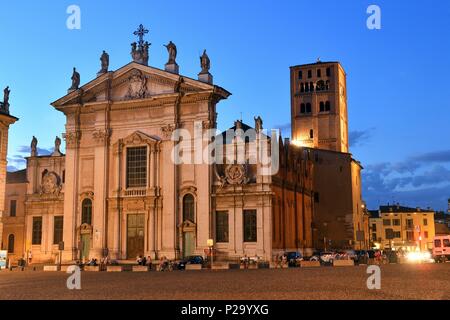 Italien, Lombardei, Mantua (Mantova), als Weltkulturerbe von der UNESCO, die Piazza Sordello, der Duomo (Kathedrale) Stockfoto