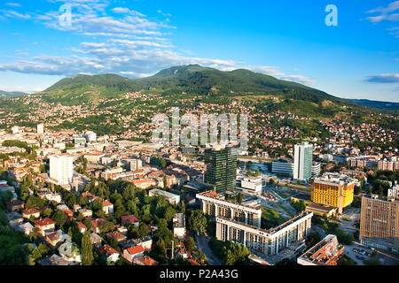 Arial Architektur Sarajevo Stadtbild von Bigest Gebäude im Balkan, Sonnenuntergang geschossen Stockfoto