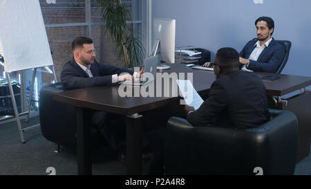Business Konferenz mit Team im Büro Stockfoto