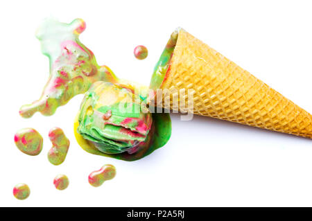 Grüner Tee und Obst Eis auf weißem Hintergrund Stockfoto