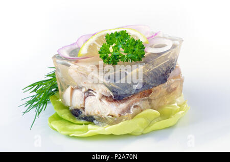 Heringe in Aspik auf ein Blatt Salat Stockfoto
