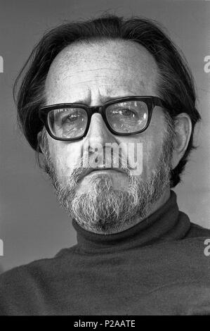 El escritor, Profesor y periodista Chileno, José Donoso, en su casa de Vallvidrera en noviembre de 1970. Stockfoto