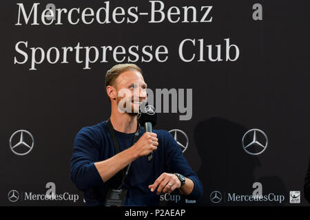 Stuttgart, Deutschland. 14 Juni, 2018. Interview mit Fußball-Nationalspieler Benedikt Hoewedes in der Mercedes-Benz Sportpresse Club. GES/Tennis / ATP: MercedesCup, 14.06.2018 Tennis ATP: MercedesCup, Stuttgart, 14. Juni 2018 - | Verwendung der weltweiten Kredit: dpa/Alamy leben Nachrichten Stockfoto