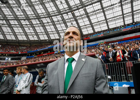 Moskau, Russland. 14. Juni 2018. Saudi-arabien Manager Juan Antonio Pizzi vor der 2018 FIFA World Cup Gruppe eine Übereinstimmung zwischen Russland und Saudi-arabien an Luzhniki Stadium am 14. Juni 2018 in Moskau, Russland. Credit: PHC Images/Alamy leben Nachrichten Stockfoto