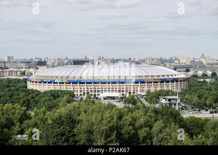 Moskau, Russland. 13. Jun 2018. Das erste Match der FIFA Fußballweltmeisterschaft 2018. Panorama der Luzhniki Arena Quelle: Marco Ciccolella/Alamy leben Nachrichten Stockfoto