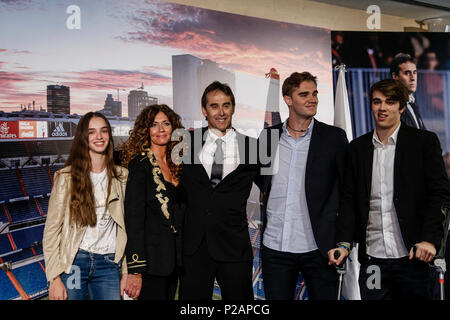 Santiago Bernabeu, Madrid, Spanien. 14 Juni, 2018. Drücken Sie die Taste Konferenz der neuen Real Madrid Manager, Julen Lopetegui; Lopetegui mit seiner Familie Quelle: Aktion plus Sport/Alamy leben Nachrichten Stockfoto