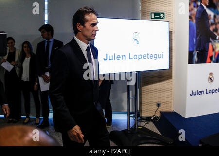 Santiago Bernabeu, Madrid, Spanien. 14 Juni, 2018. Drücken Sie die Taste Konferenz der neuen Real Madrid Manager, Julen Lopetegui nimmt auf dem Podium Credit: Aktion plus Sport/Alamy leben Nachrichten Stockfoto